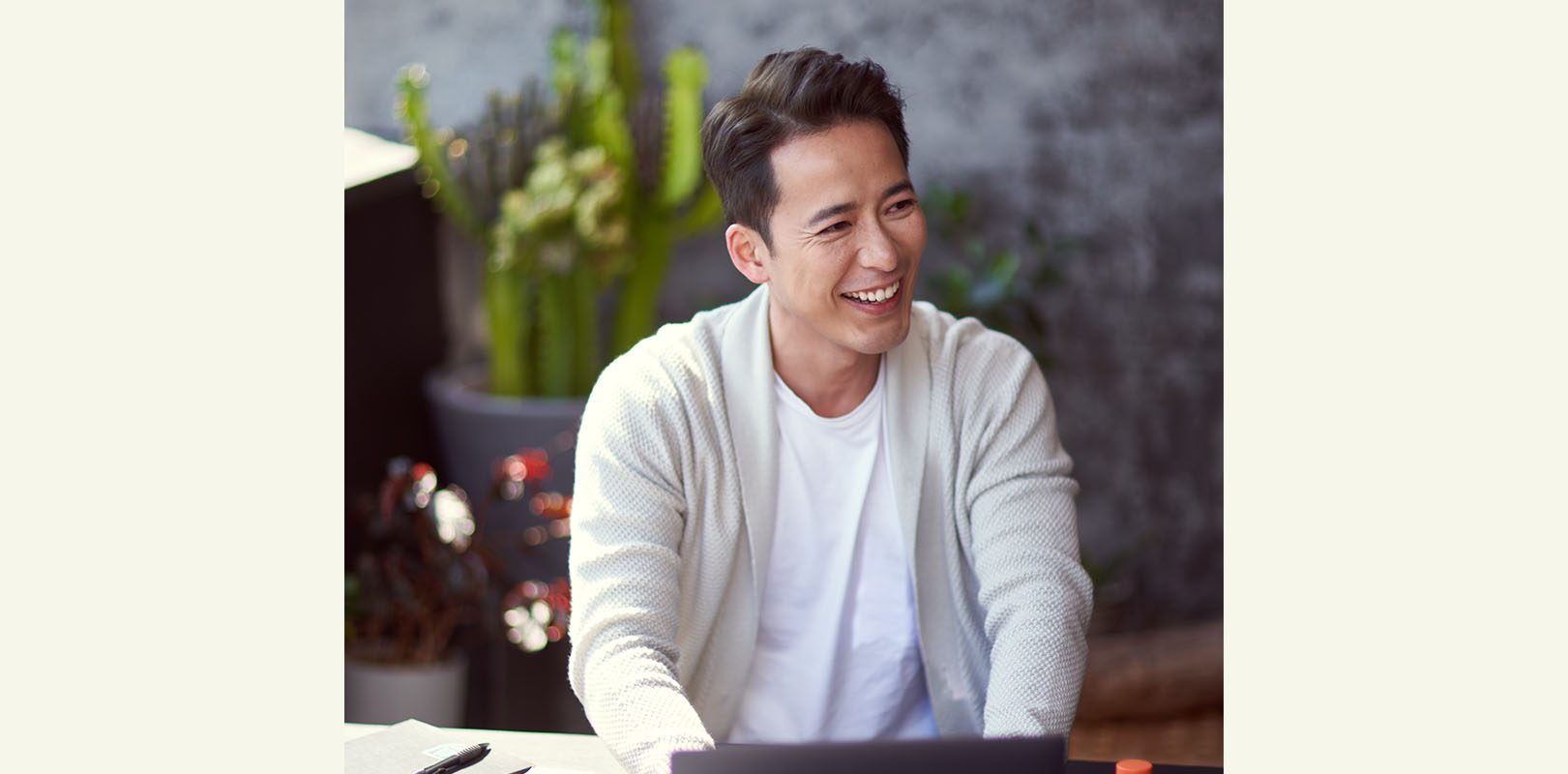 From Scrolling to Strolling:  4 Simple steps to practice mindfulness